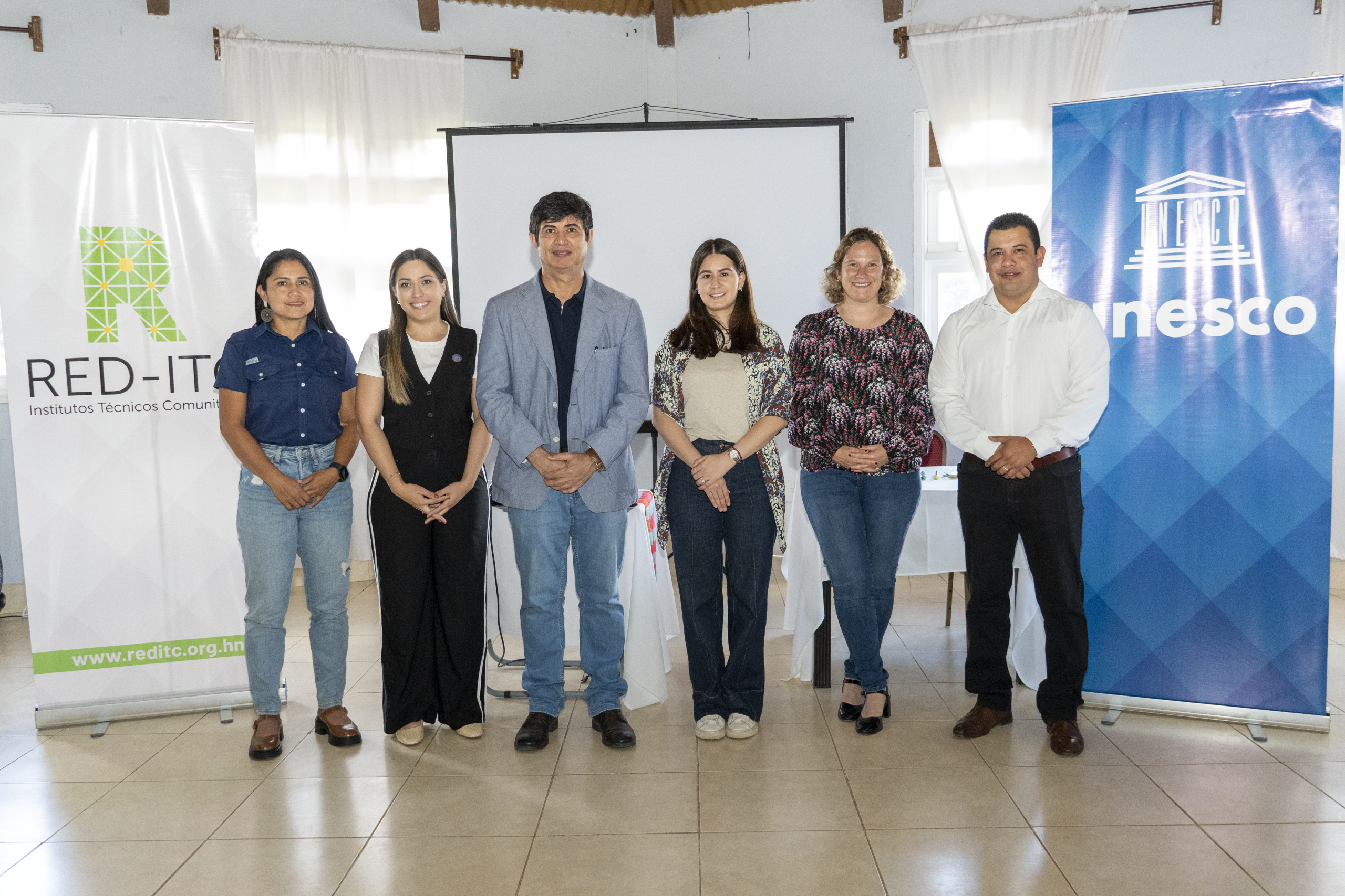 Featured image for “Comunidades educativas rurales trabajan en planes de seguridad escolar para garantizar la continuidad educativa”